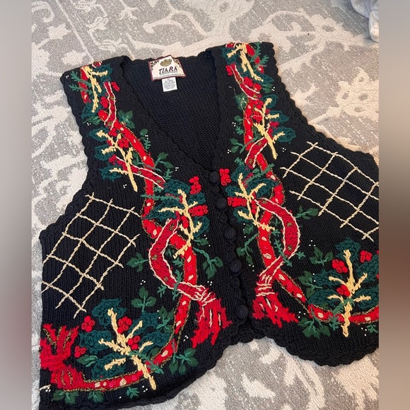 v i n t a g e :: Granny Christmas vest. B1 - Picture 1 of 5